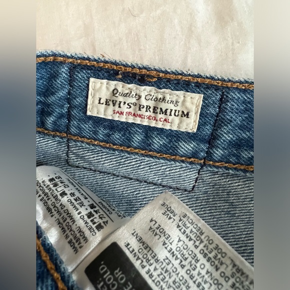 Levi’s 501 Original Fit High Rise Shorts - Picture 2 of 4